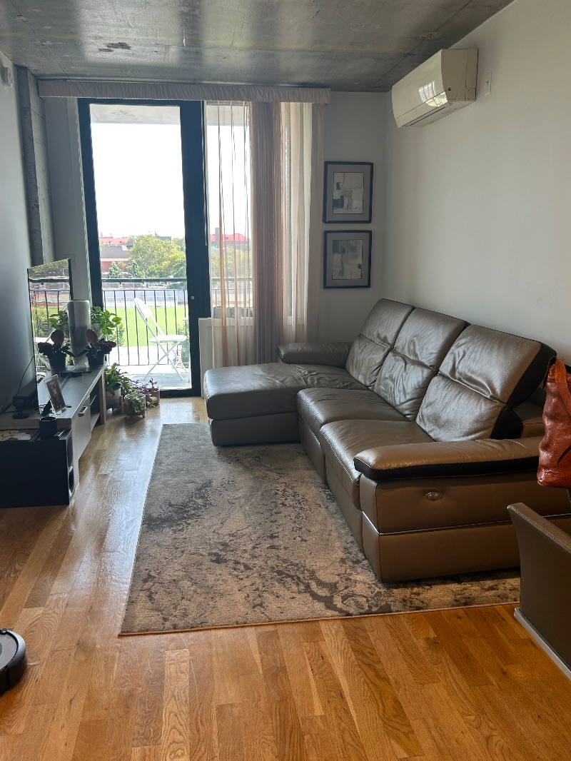 Modern 1-Bedroom with View - Photo 3