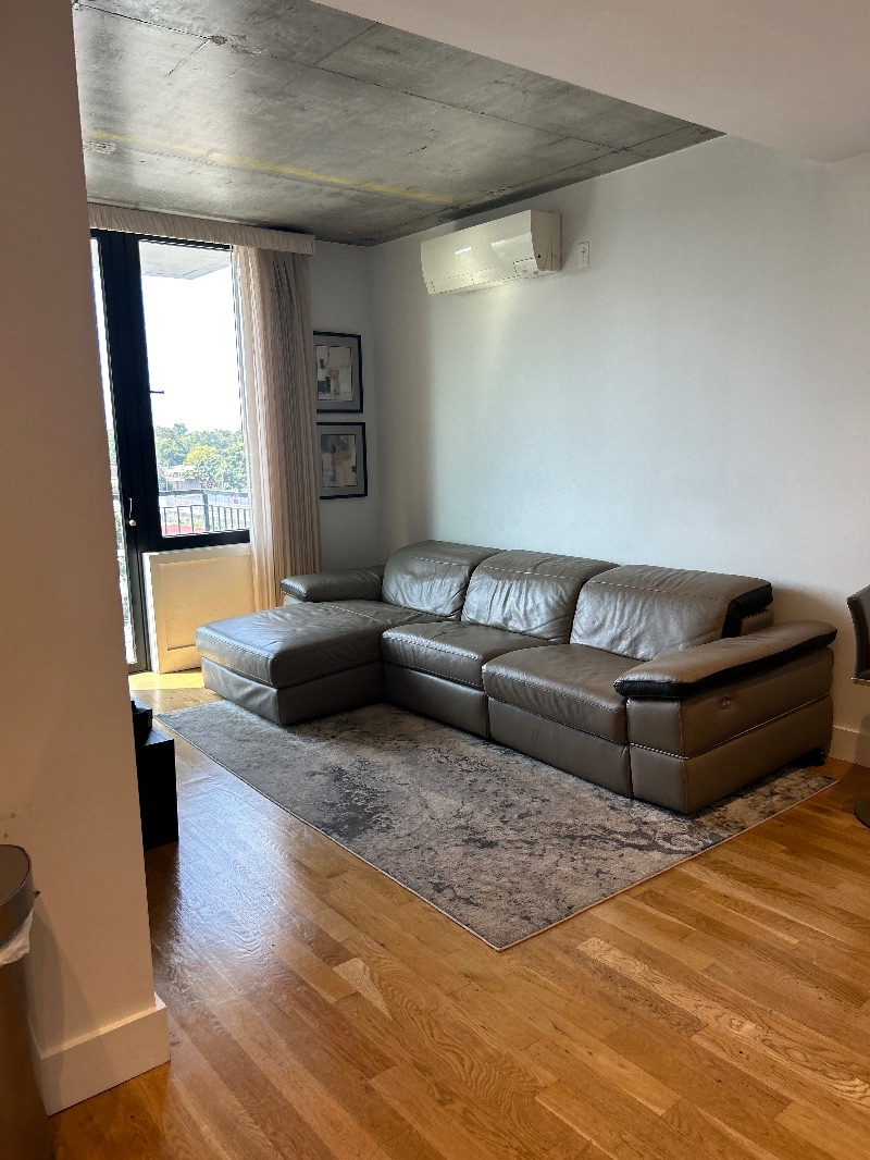 Modern 1-Bedroom with View - Photo 4