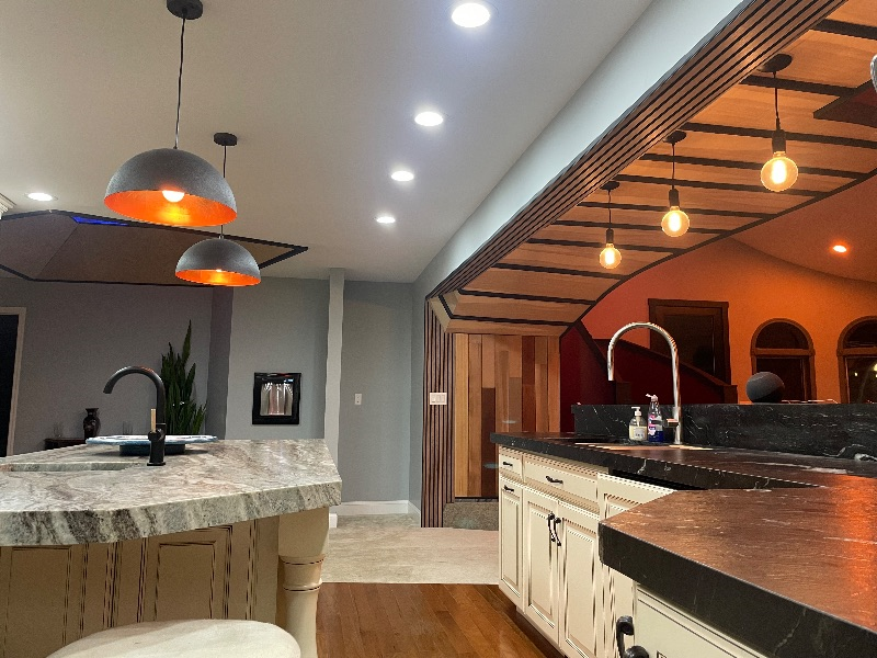 Big newly renovated house with rooms for rent in quiet safe area - Photo 1