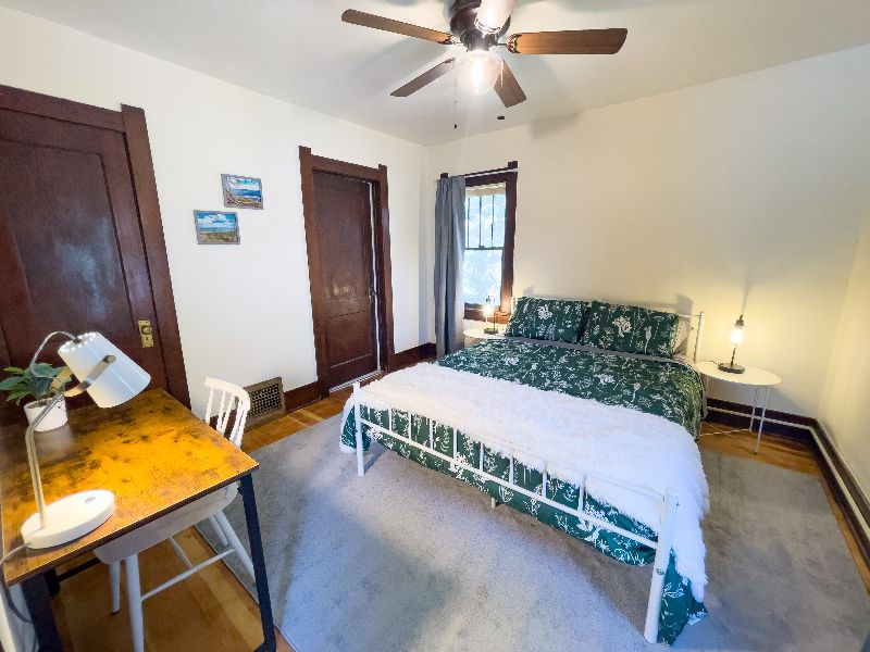 Tons of space - Cute 1920s Home! - Photo 2
