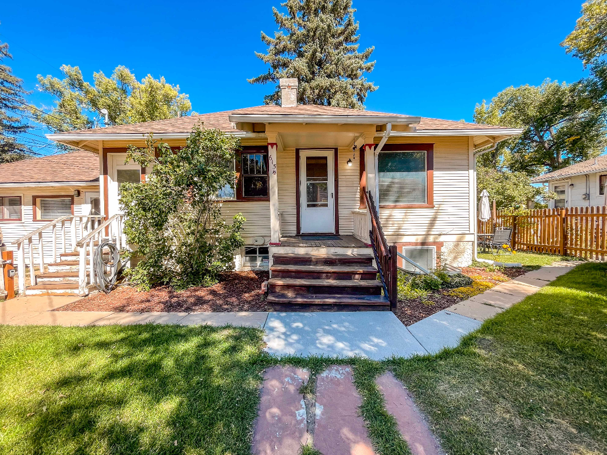Tons of space - Cute 1920s Home! - Photo 7