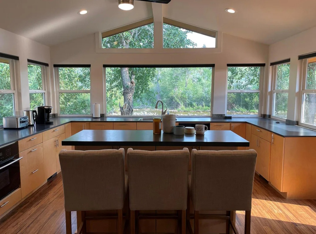 Riverfront craftsman home - Photo 4