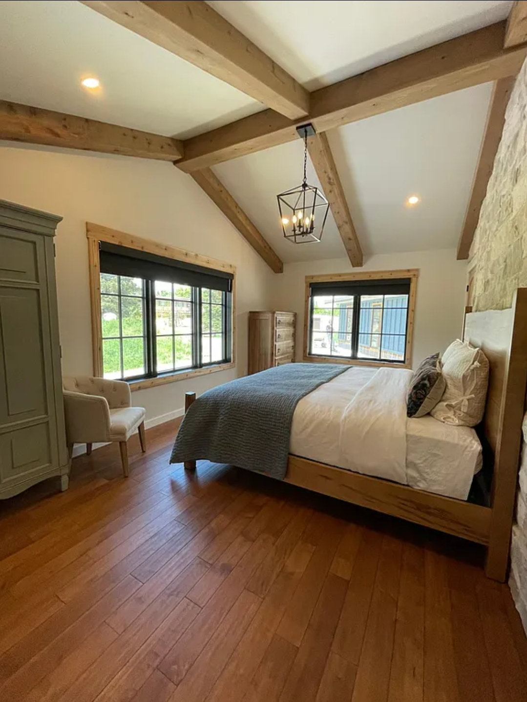 Riverfront craftsman home - Photo 8