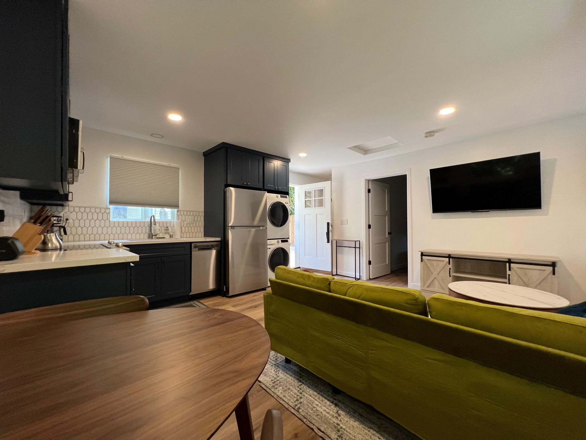 Private 1-bedroom Guesthouse in Hollywood Hills West - Photo 2
