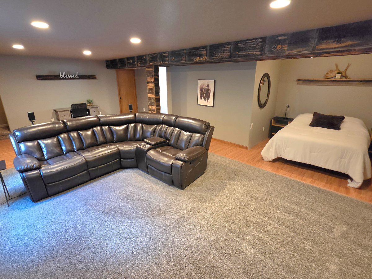 Large 4 BR Home - Great for Crew stays - Photo 1