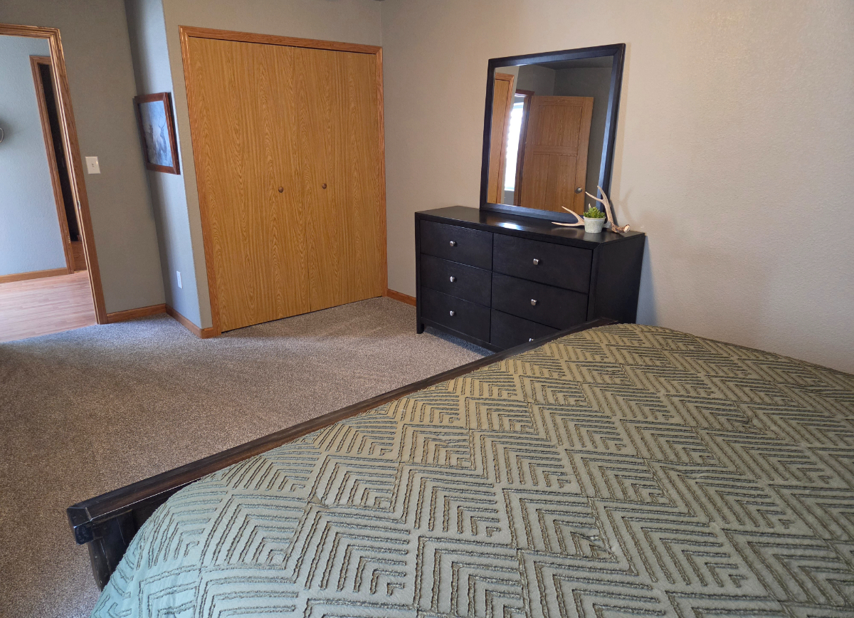 Large 4 BR Home - Great for Crew stays - Photo 8