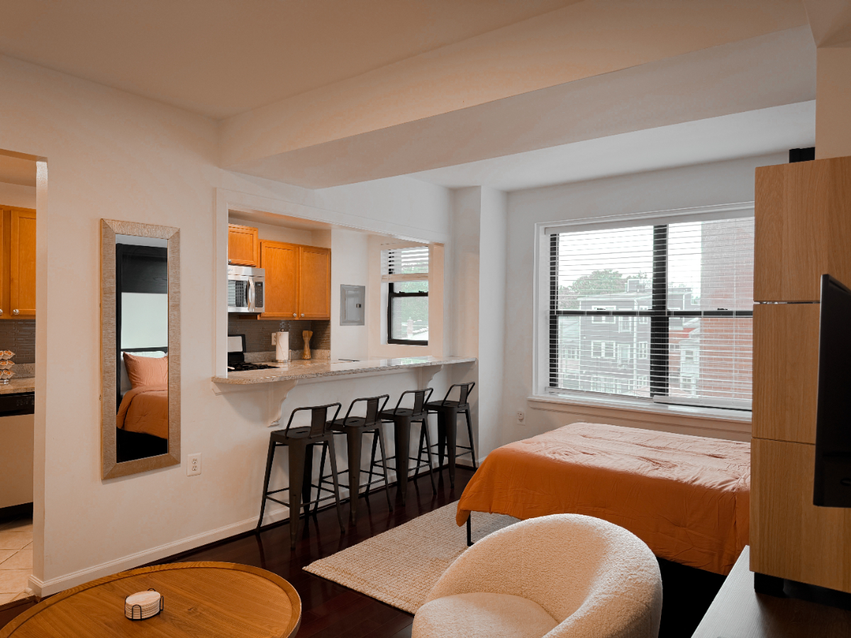 NEW - Luxury Studio - 14th St - Walk Score 94 - All Utilities & Parking Included - Photo 5