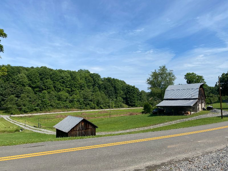 The Red Barn - Photo 2