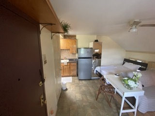 Brooklyn Brownstone Studio near Public Transit and Hospitals - Photo 2