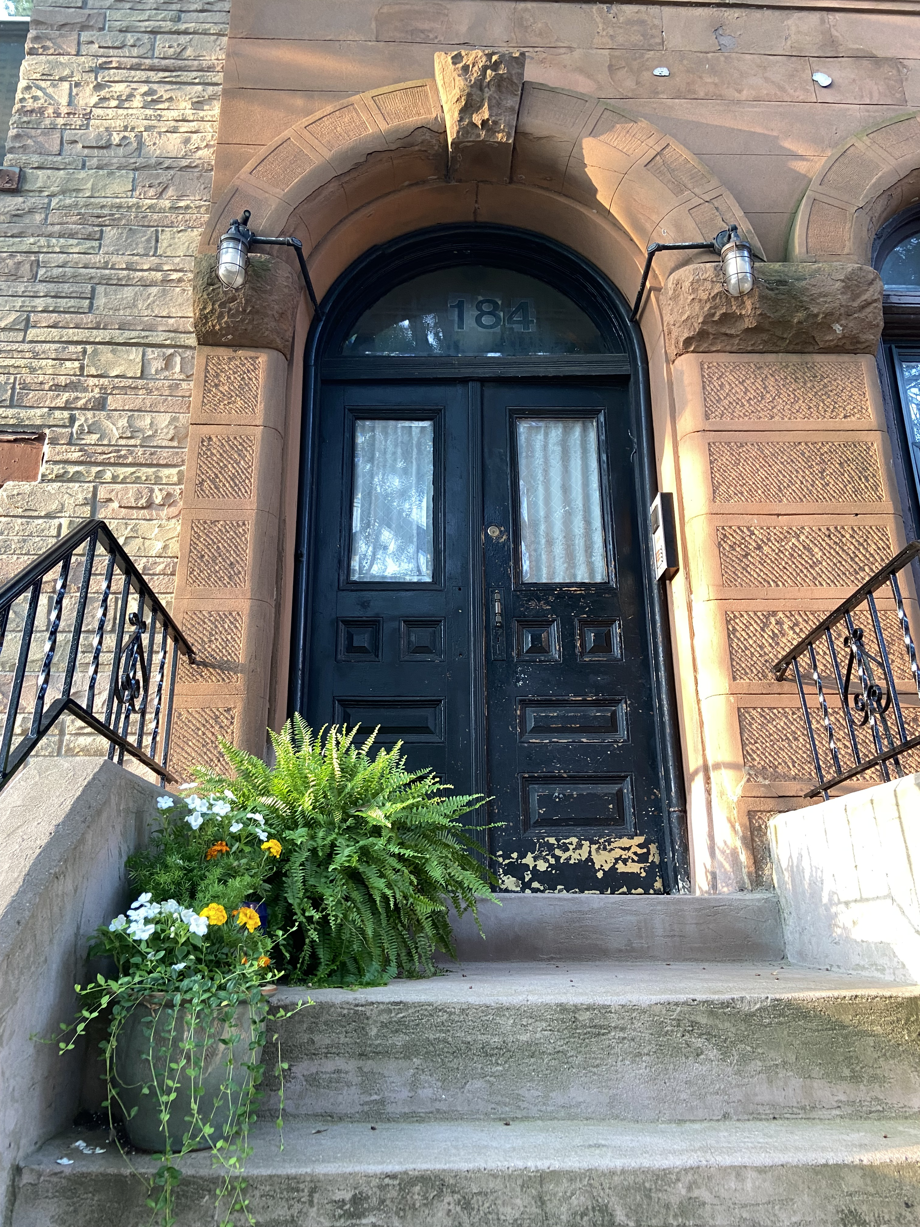 Brooklyn Brownstone Studio near Public Transit and Hospitals - Photo 4