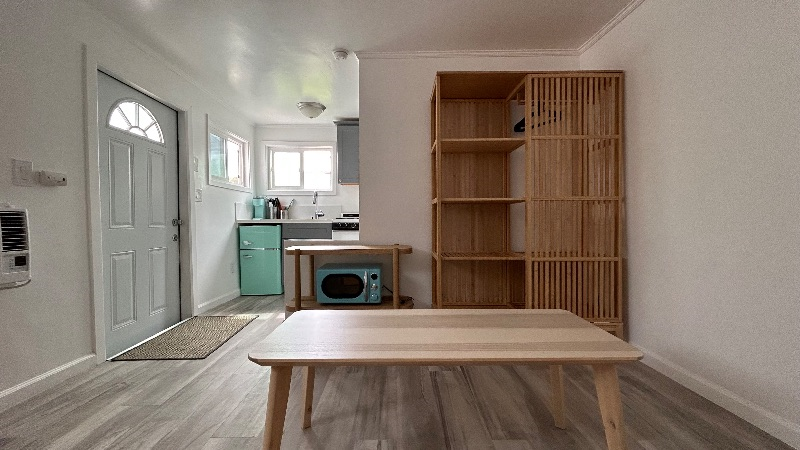 Fully Furnished Studio Close to Public Transport - Photo 4