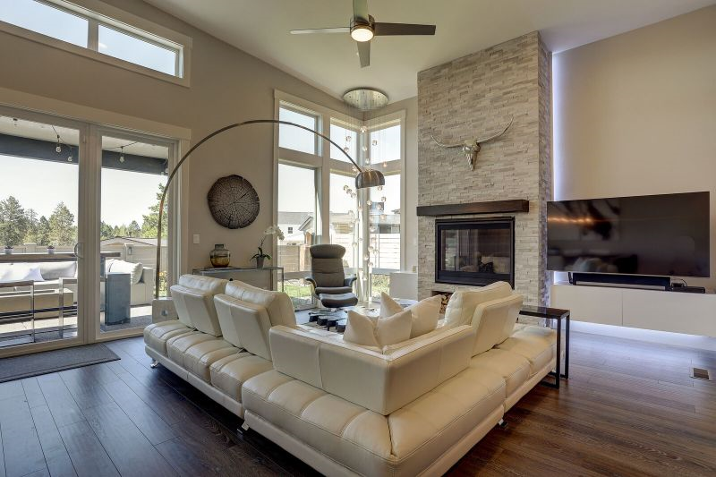 Modern 4-Bedroom Home - Photo 2