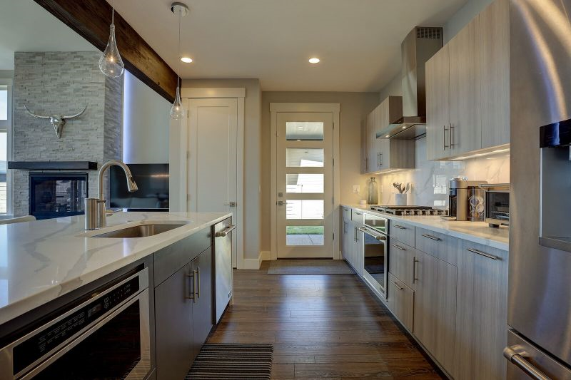 Modern 4-Bedroom Home - Photo 4
