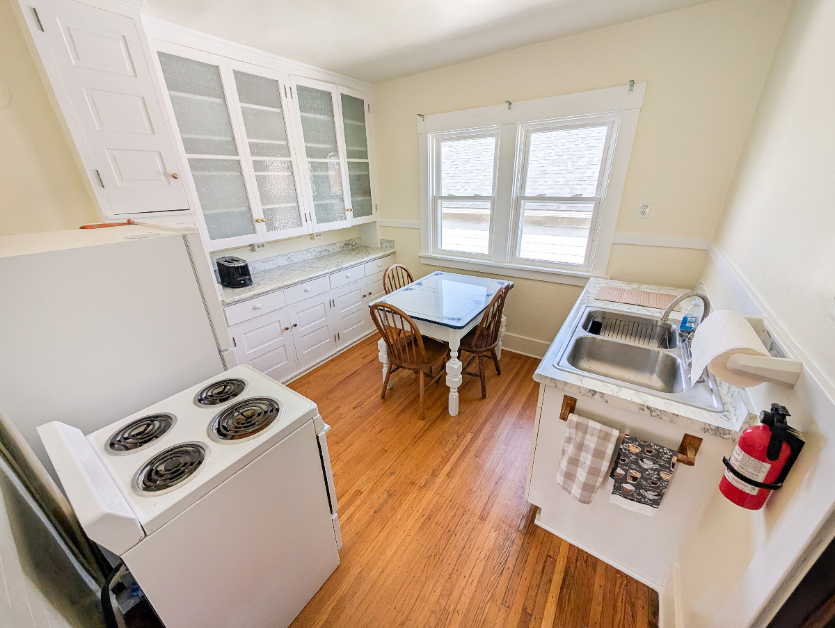 Conveniently located lower spacious 3 bed, 2 full bath - Photo 10