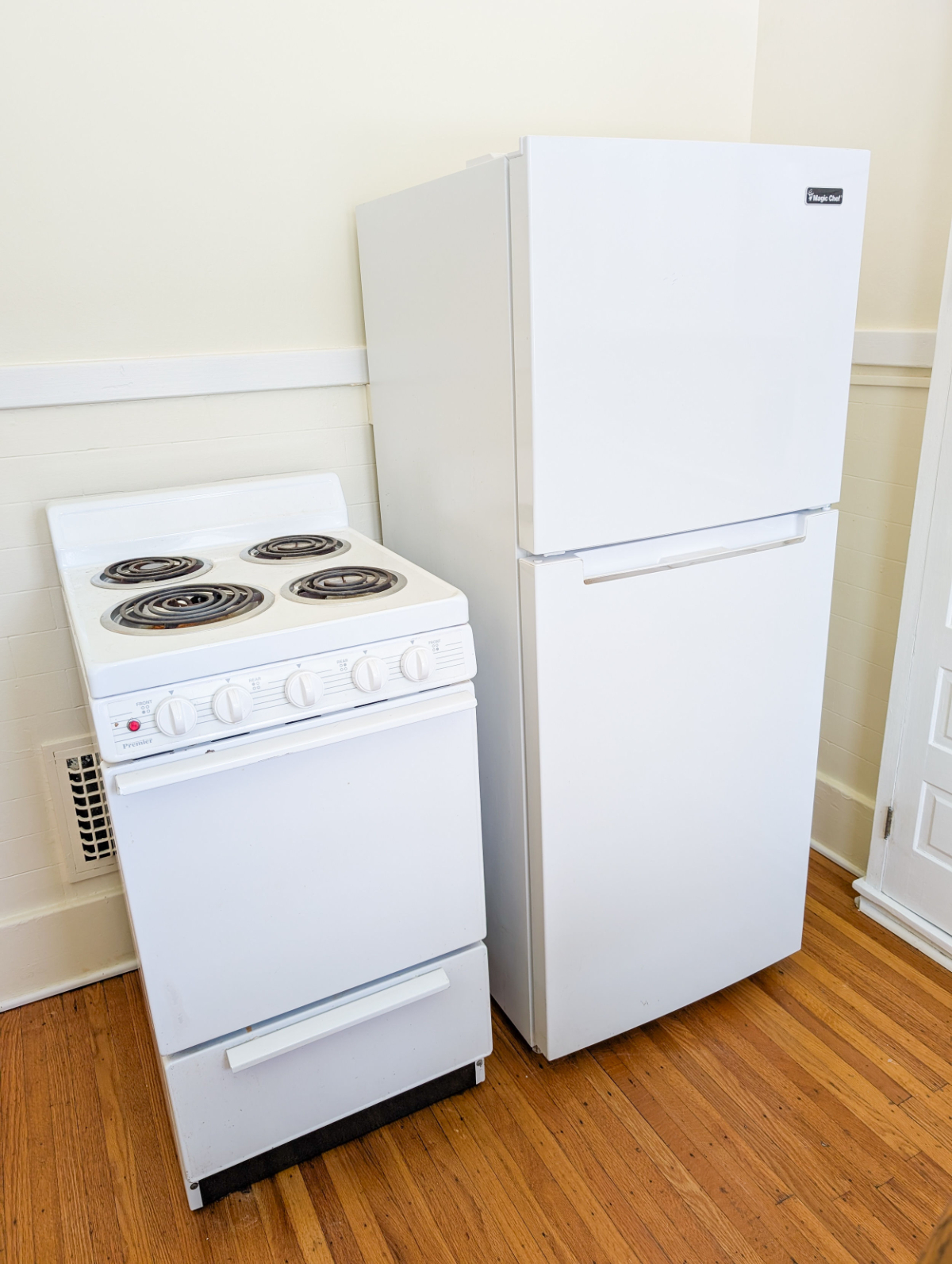 Conveniently located lower spacious 3 bed, 2 full bath - Photo 12
