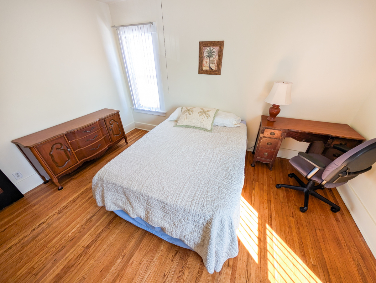 Conveniently located lower spacious 3 bed, 2 full bath - Photo 3