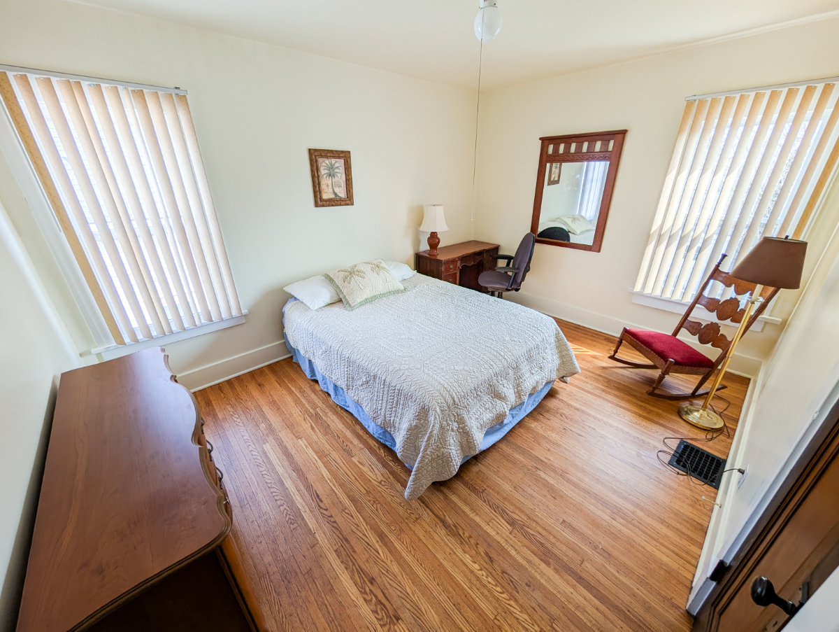 Conveniently located lower spacious 3 bed, 2 full bath - Photo 4