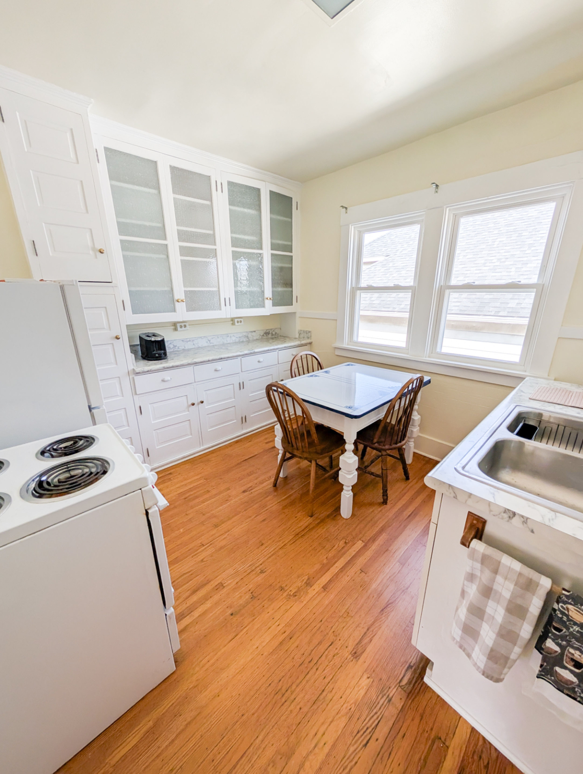 Conveniently located lower spacious 3 bed, 2 full bath - Photo 11
