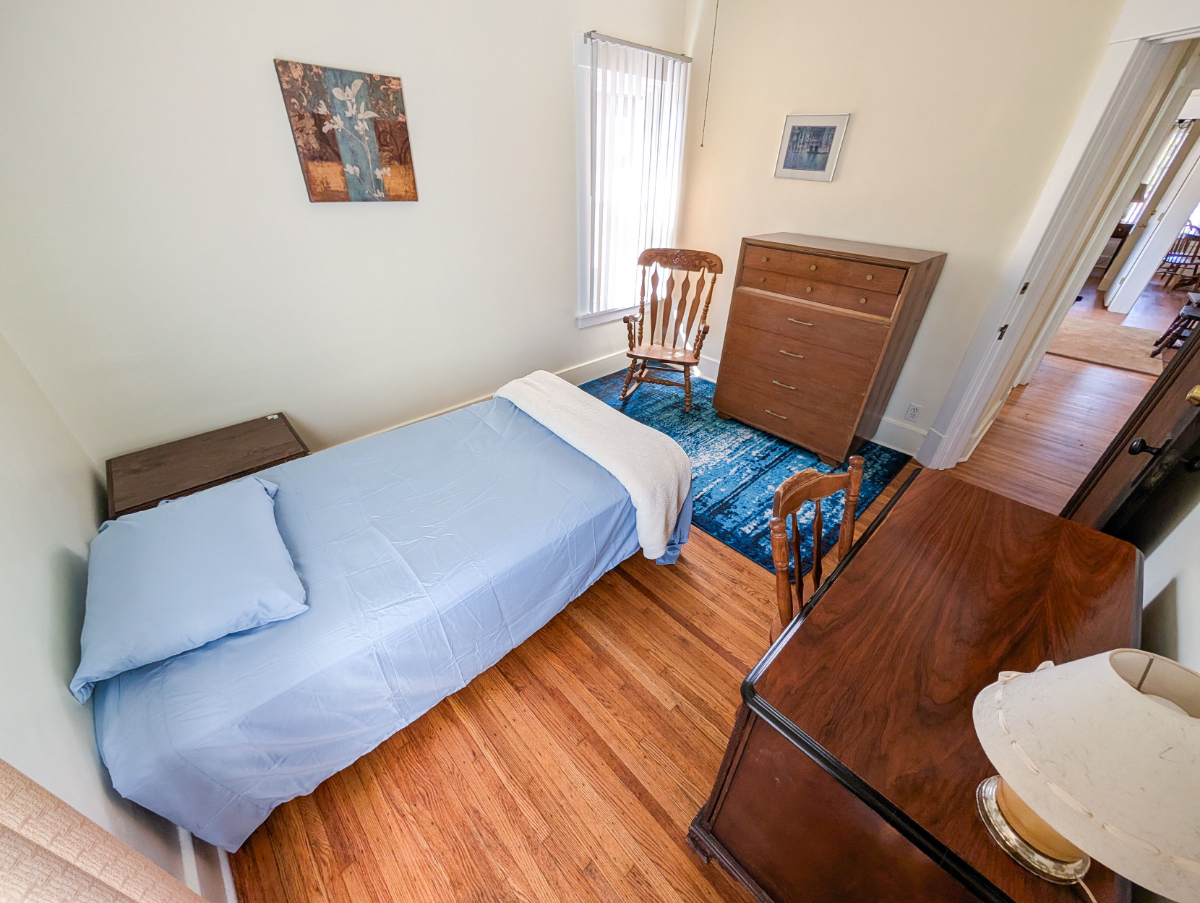 Conveniently located lower spacious 3 bed, 2 full bath - Photo 7
