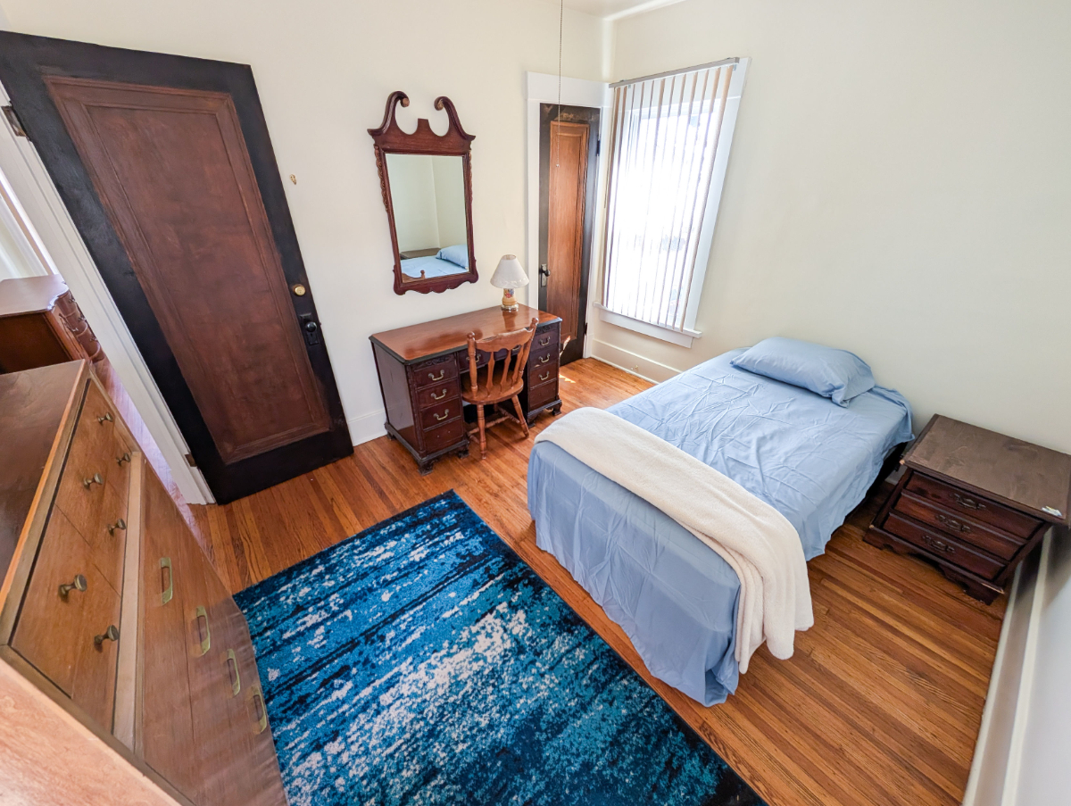 Conveniently located lower spacious 3 bed, 2 full bath - Photo 8