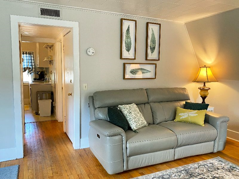The TREEHOUSE Apartment in the City - Photo 3