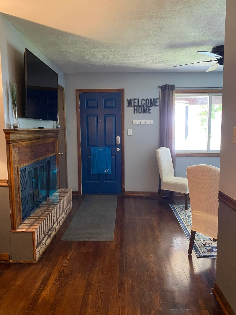 Cozy, updated house in desirable residential area! - Photo 5