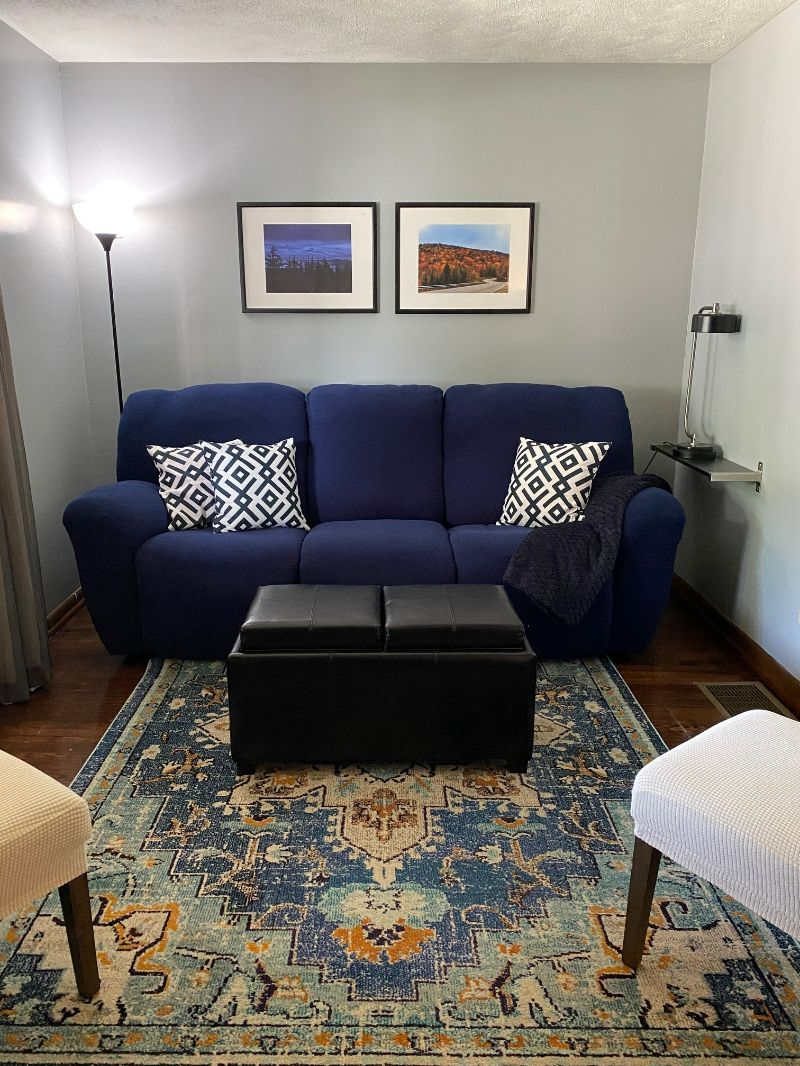 Cozy, updated house in desirable residential area! - Photo 2