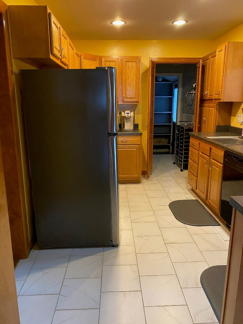 Cozy, updated house in desirable residential area! - Photo 8