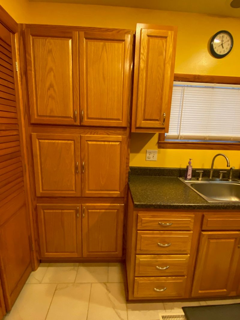 Cozy, updated house in desirable residential area! - Photo 11