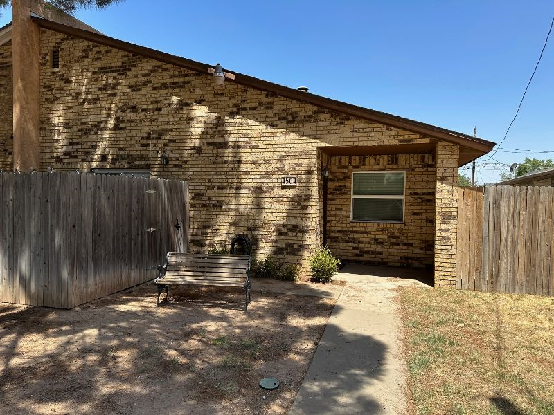 Upscale 3 Bed 2 Bath Corporate Townhome Furnished Rental - Photo 1