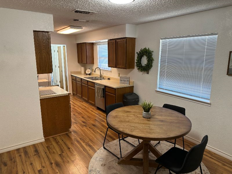 Upscale 3 Bed 2 Bath Corporate Townhome Furnished Rental - Photo 9