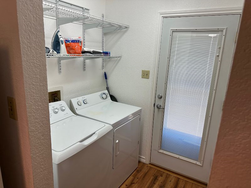 Upscale 3 Bed 2 Bath Corporate Townhome Furnished Rental - Photo 11
