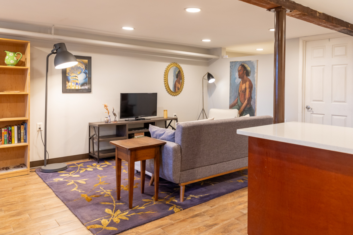 Quiet Apartment Off the Park - Photo 2