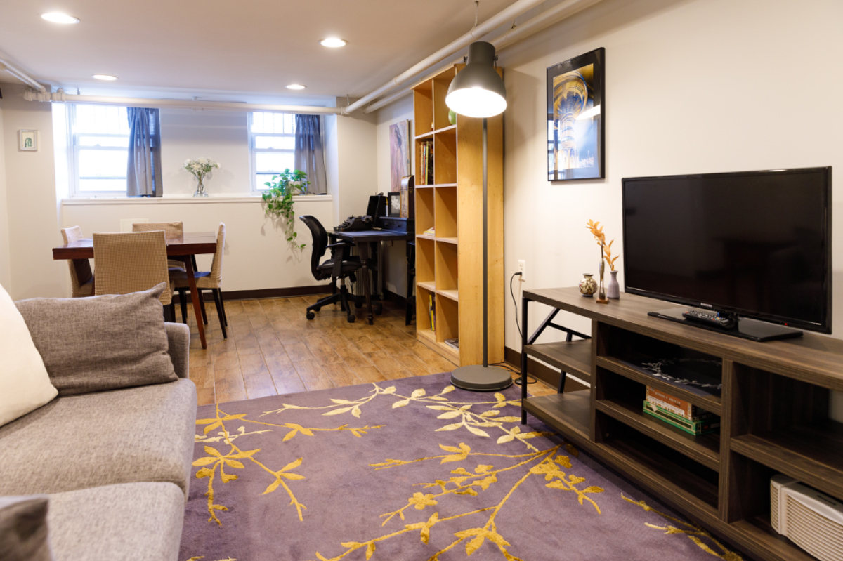Quiet Apartment Off the Park - Photo 4