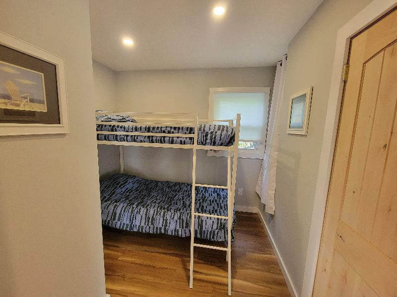 Smittys Lake House - Photo 4