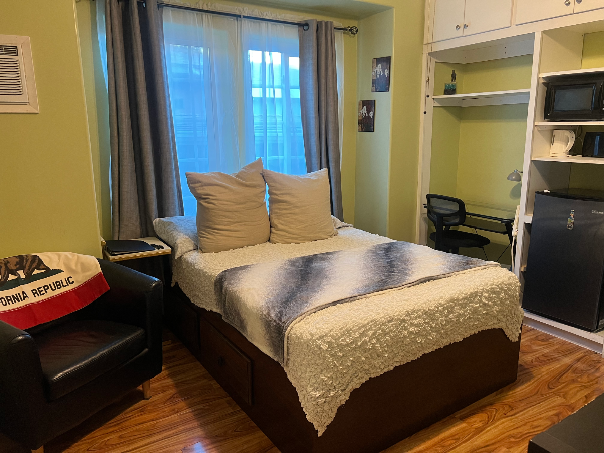 Bedroom near USC with private bathroom