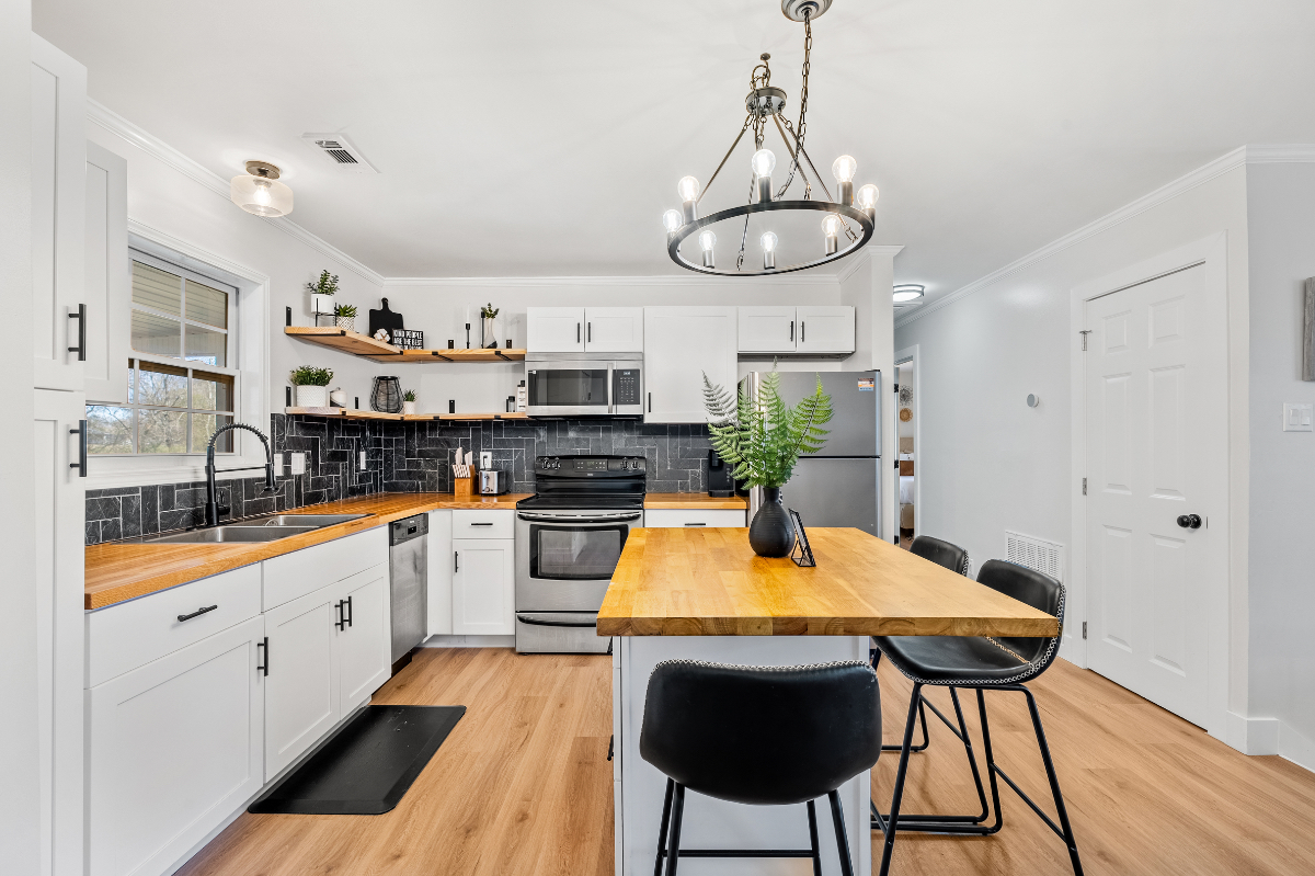 Mid-Century Boho Upper Unit - Photo 6