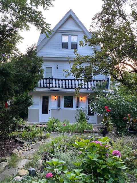 Embrace Cozy Living in a Charming 1-Bedroom House in Desirable Yonkers, New York! - Photo 1