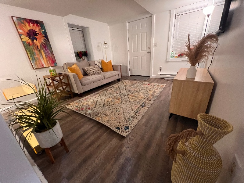 Cozy comfort near hospital - Photo 3