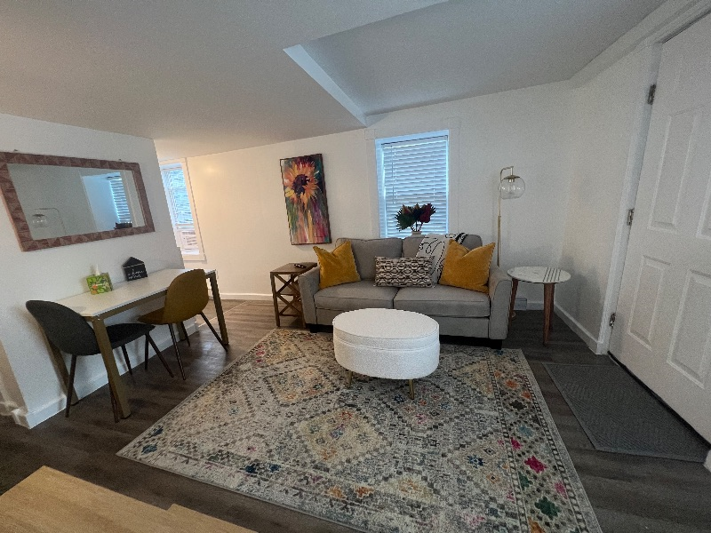 Cozy comfort near hospital - Photo 11