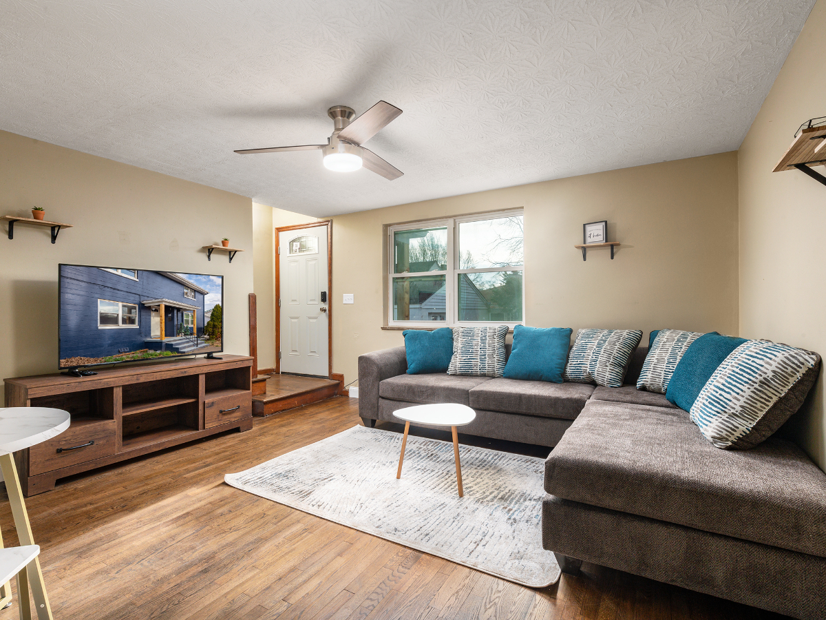 Completely remodeled 2 bedroom apartment close to the Hospital - Photo 1
