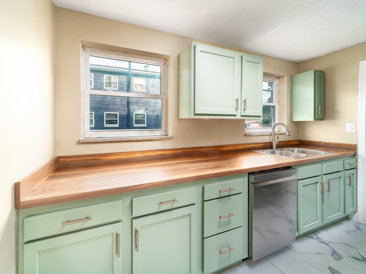 Completely remodeled 2 bedroom apartment close to the Hospital - Photo 2