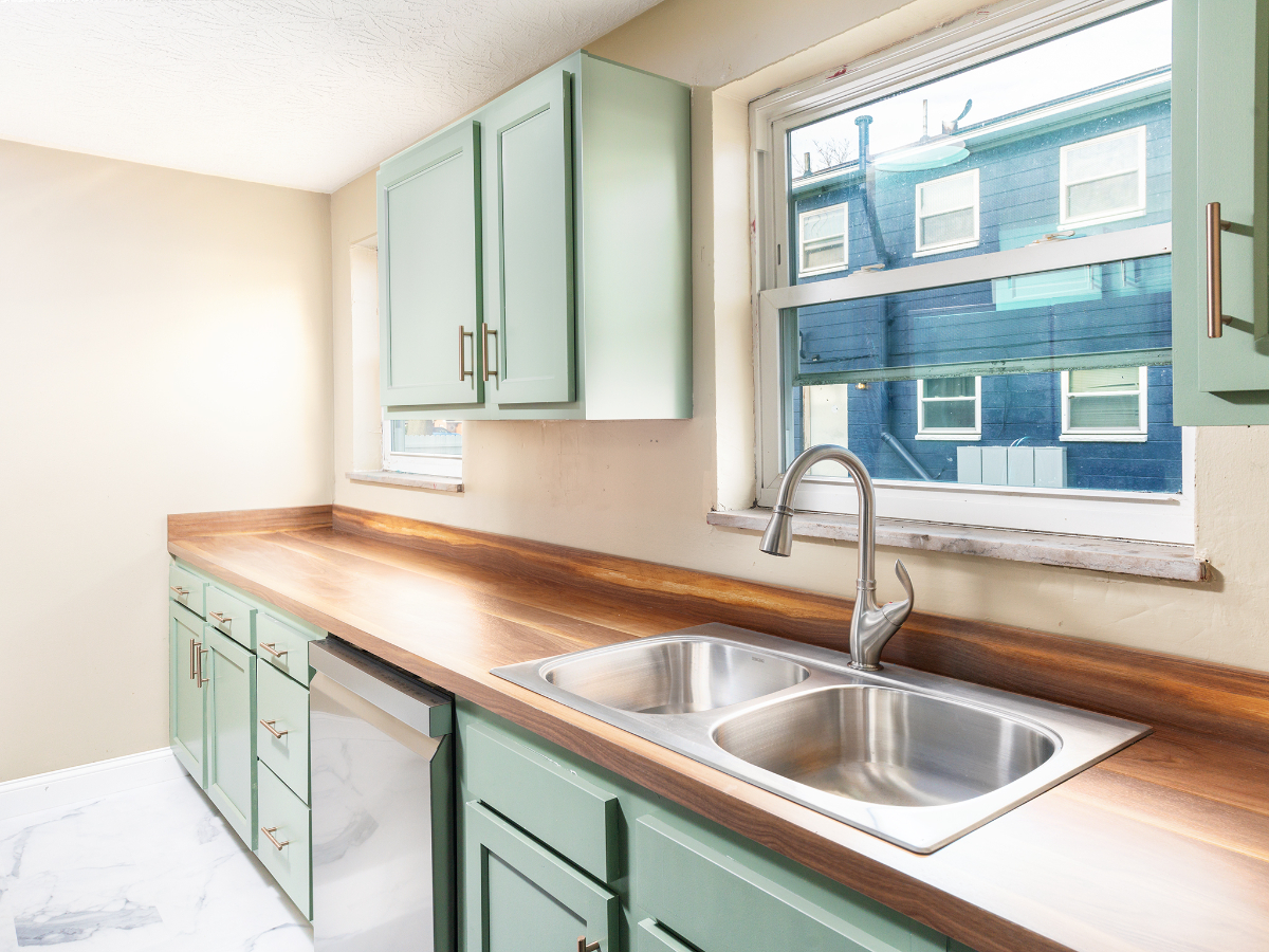 Completely remodeled 2 bedroom apartment close to the Hospital - Photo 3
