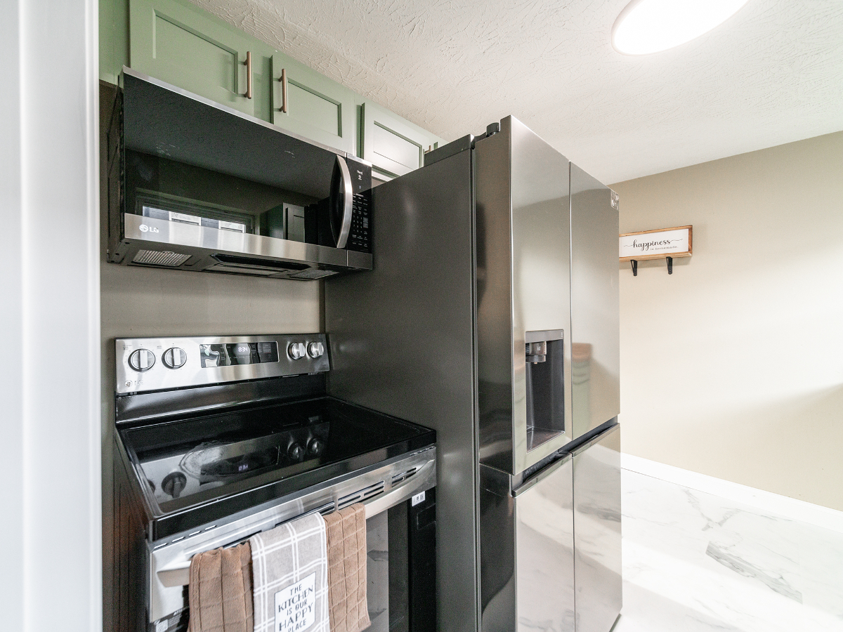 Completely remodeled 2 bedroom apartment close to the Hospital - Photo 11