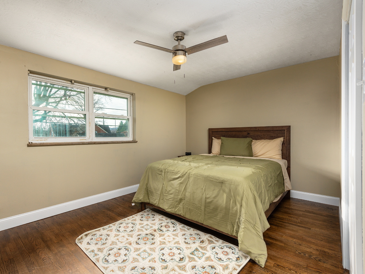 Completely remodeled 2 bedroom apartment close to the Hospital - Photo 5