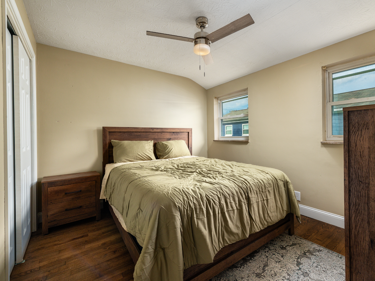Completely remodeled 2 bedroom apartment close to the Hospital - Photo 6