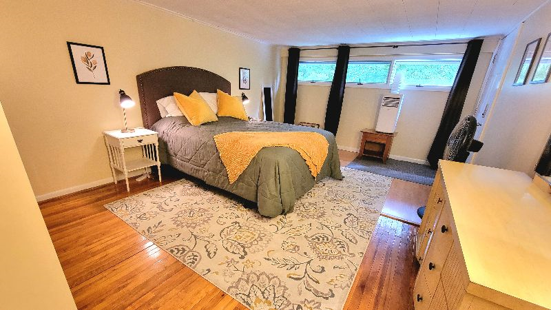 Large One Bedroom Apt 2 - Centrally located in... - Photo 1