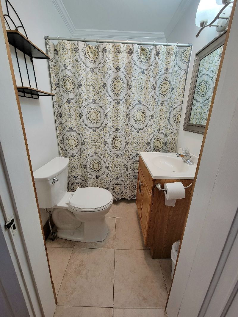 Large One Bedroom Apt 2 - Centrally located in... - Photo 6