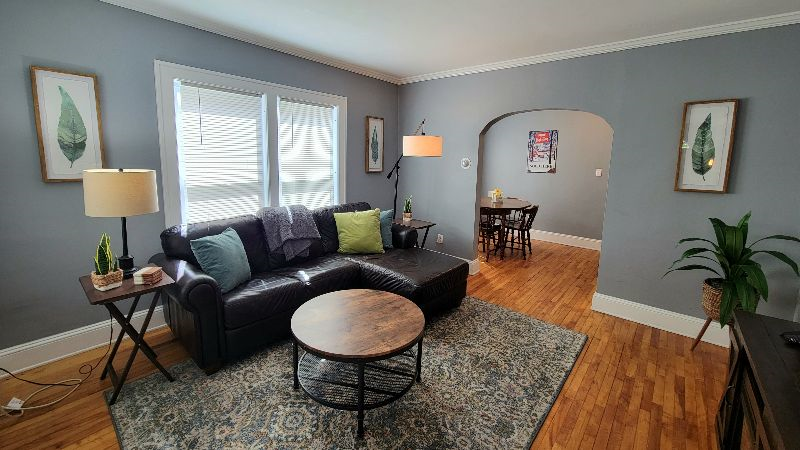 Large One Bedroom Apt 2 - Centrally located in... - Photo 11