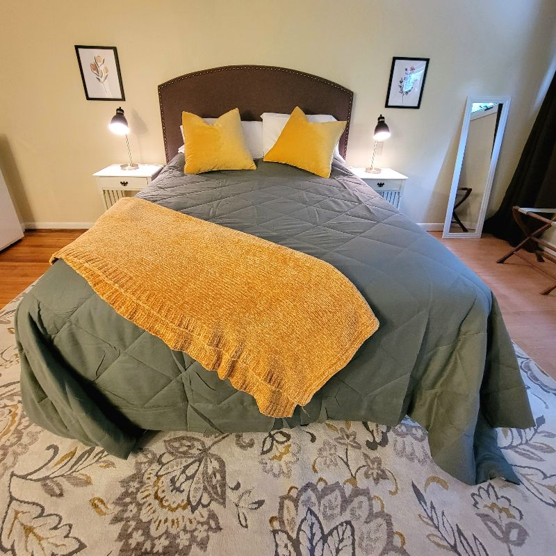 Large One Bedroom Apt 2 - Centrally located in... - Photo 3